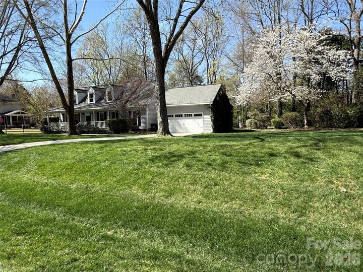Property Photo:  2922 Butter Churn Lane  NC 28105 