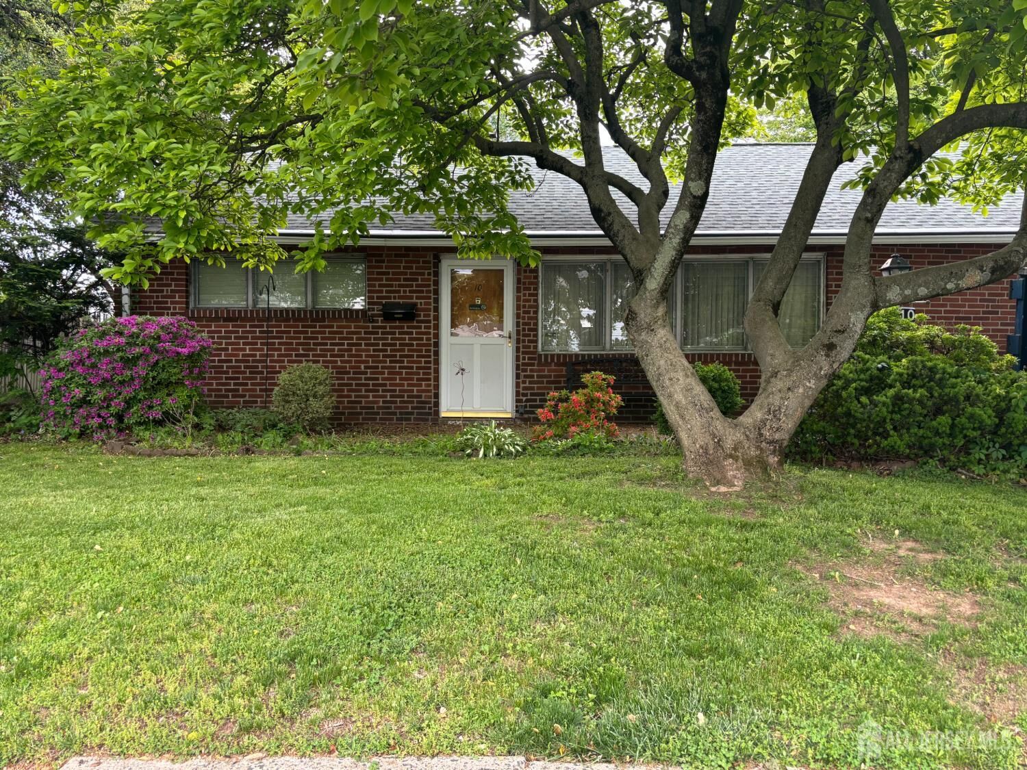 Property Photo:  10 Miko Road  NJ 08817 
