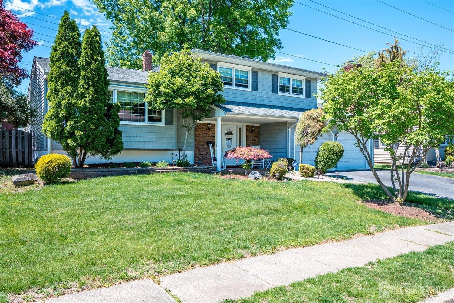 Property Photo:  27 Eileen Way  NJ 08837 