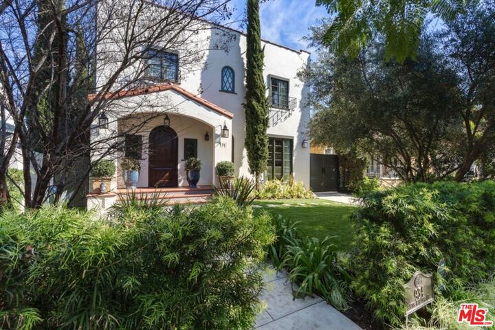 Property Photo:  934 S Mullen Ave  CA 90019 