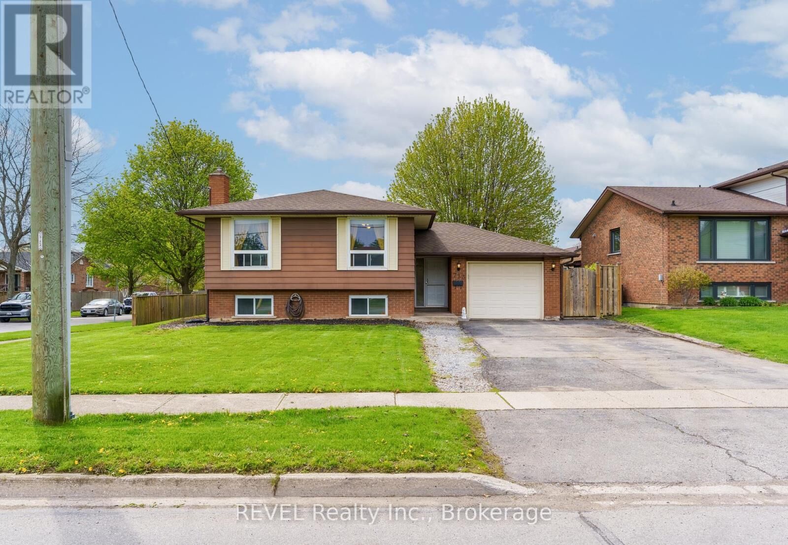 Property Photo:  733 Clare Avenue  ON L3C 3B9 