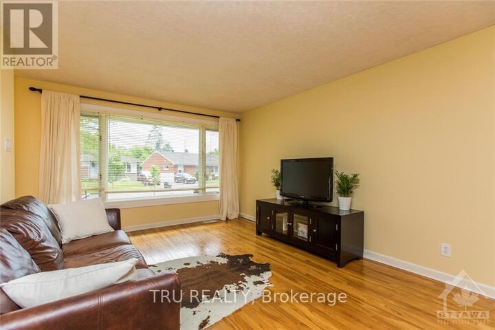 Property Photo:  1337 Bloomsbury Crescent A  ON K2C 2Y8 
