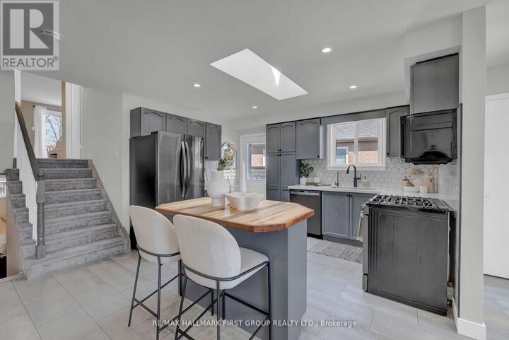 Property Photo:  159 Sandringham Drive  ON L1E 2G6 