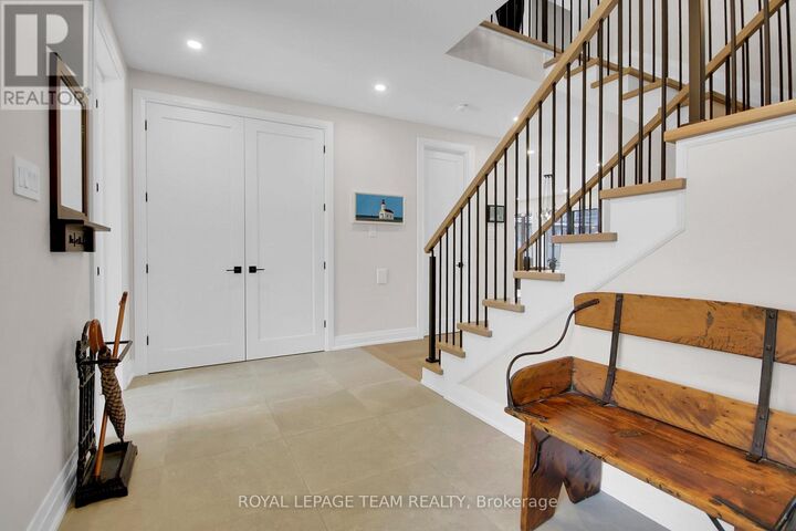 Property Photo:  62 South Rossland Avenue  ON K2G 2K6 