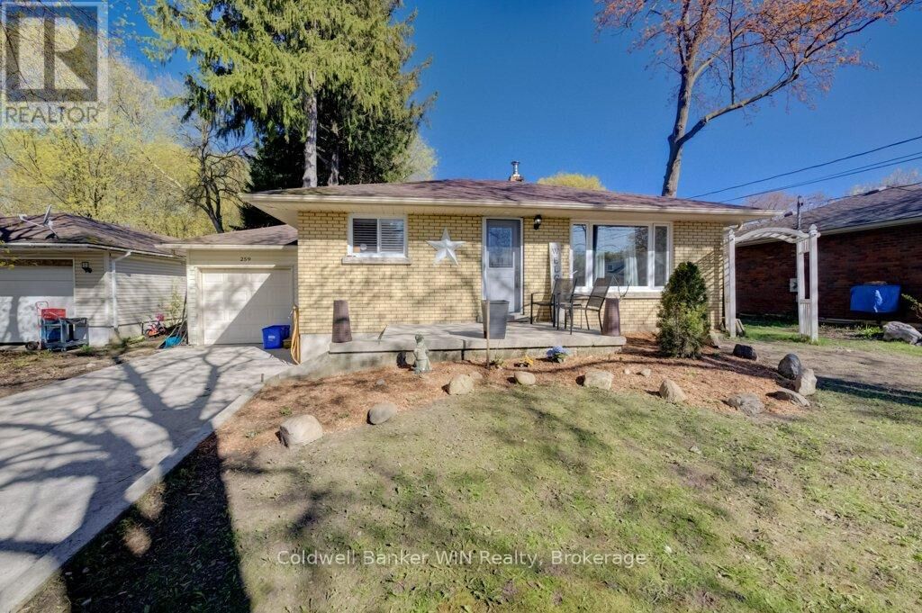 Property Photo: 259 Birmingham Street East ON N0G 2L2