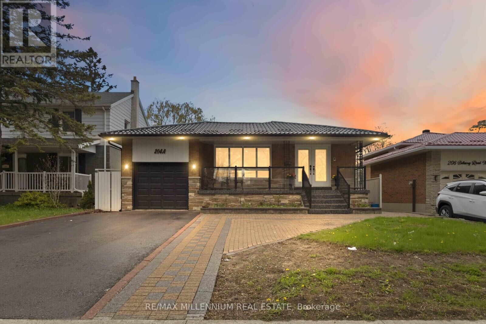 Property Photo:  204A Bellamy Road North  ON M1J 2L6 