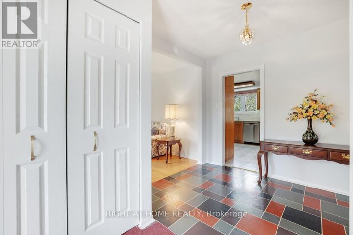 Property Photo:  16 Lambert Drive  ON K2H 5Y4 
