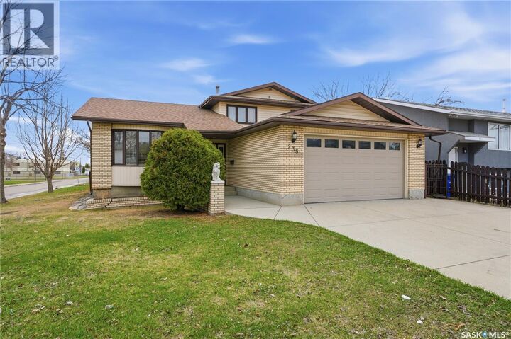 Property Photo:  238 S Avenue N  SK S7L 2Z8 
