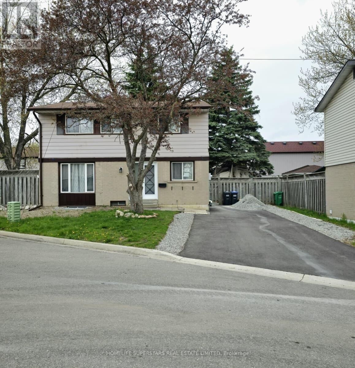 Property Photo:  6 Grove Park Square  ON L6S 2K3 