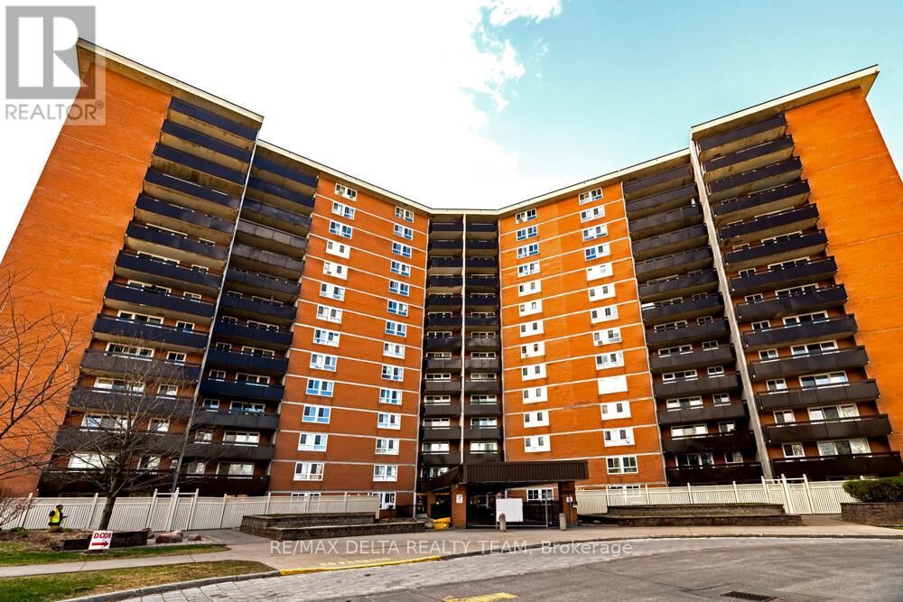 Property Photo:  2000 Jasmine Crescent 402  ON K1J 8K4 