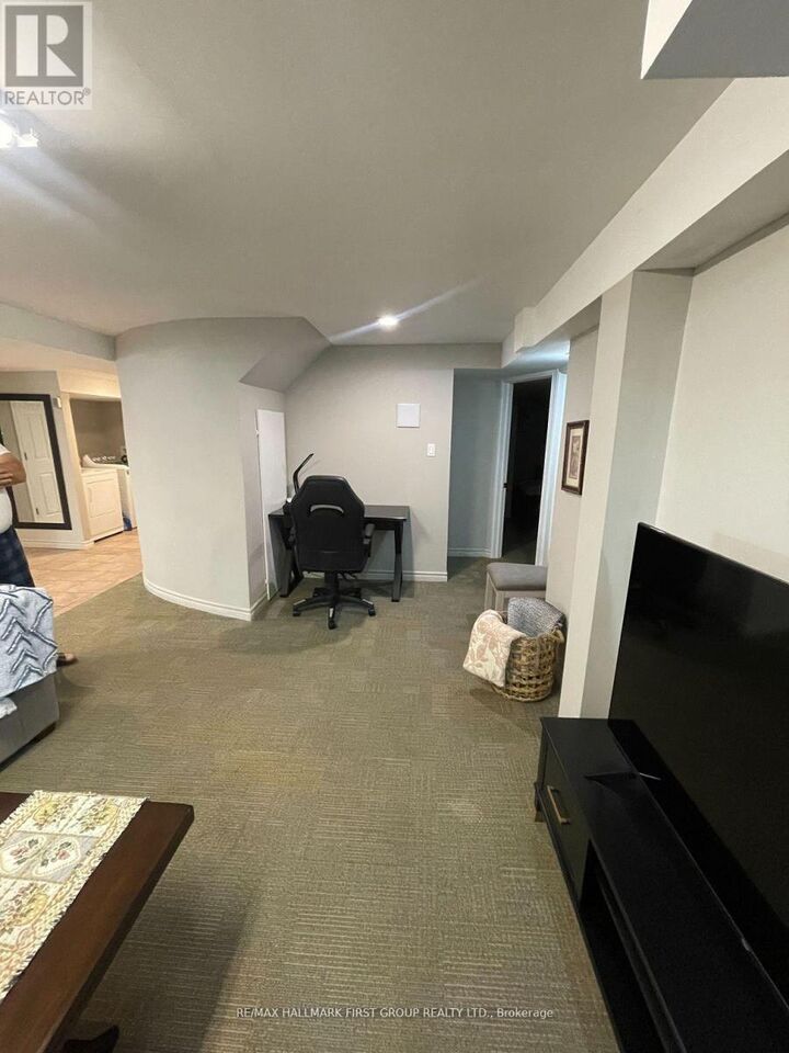 Property Photo:  1604 Middleton Street  ON L1X 2L3 