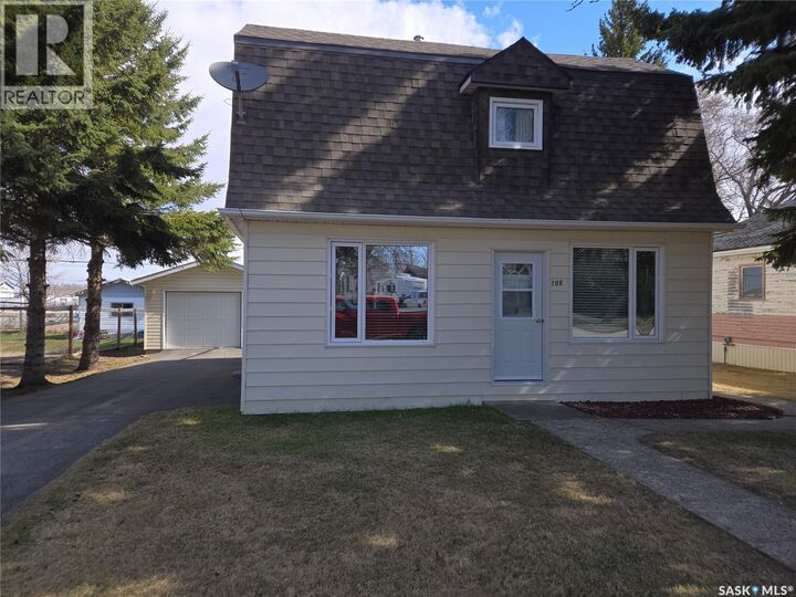 Property Photo:  706 Main Street  SK S0G 2S0 