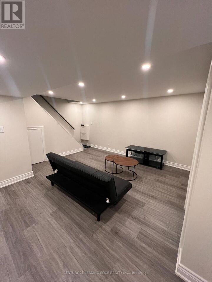 Property Photo:  39 Waddington Crescent  ON M2J 2Z9 