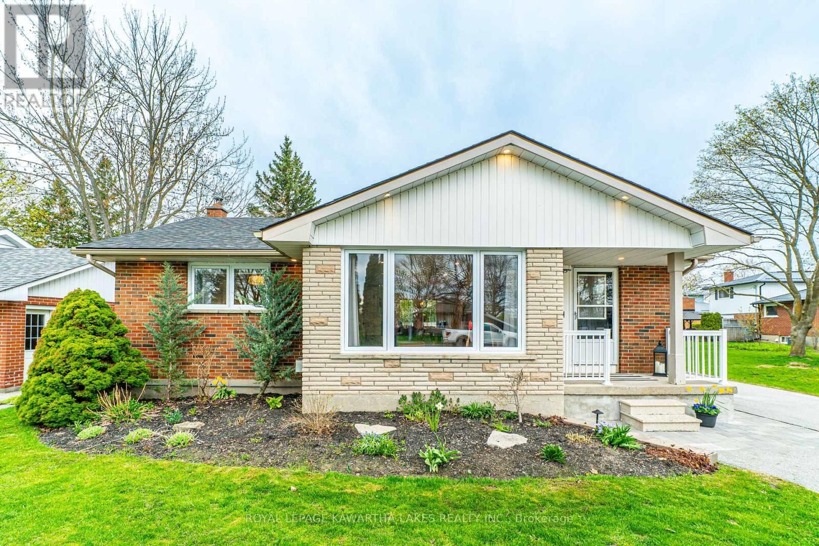 Property Photo:  116 Sanderling Crescent  ON K9V 4N6 