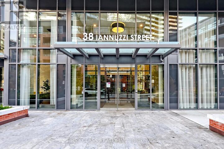 Property Photo:  38 Iannuzzi Street 635  ON M5V 0E8 