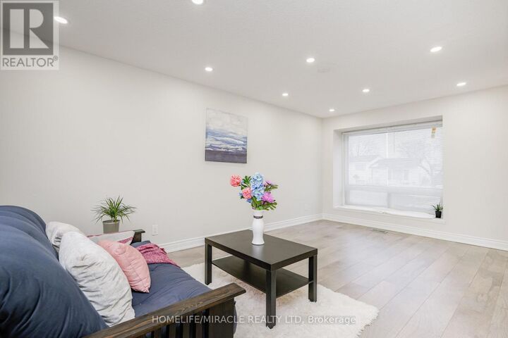 Property Photo:  15 Heatherside Court  ON L6S 1N9 