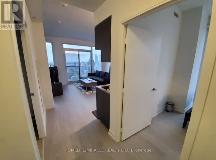 Property Photo:  181 Dundas Street East 4710  ON M5A 0N5 