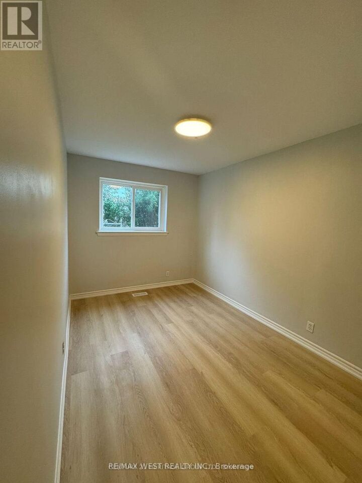 Property Photo:  22 Axsmith Crescent  ON M2J 3K3 