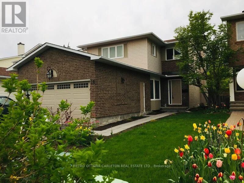 Property Photo:  18 Chickasaw Crescent  ON K2M 1M4 