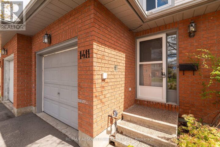 Property Photo:  1411 Caravel Crescent  ON K1E 3X4 