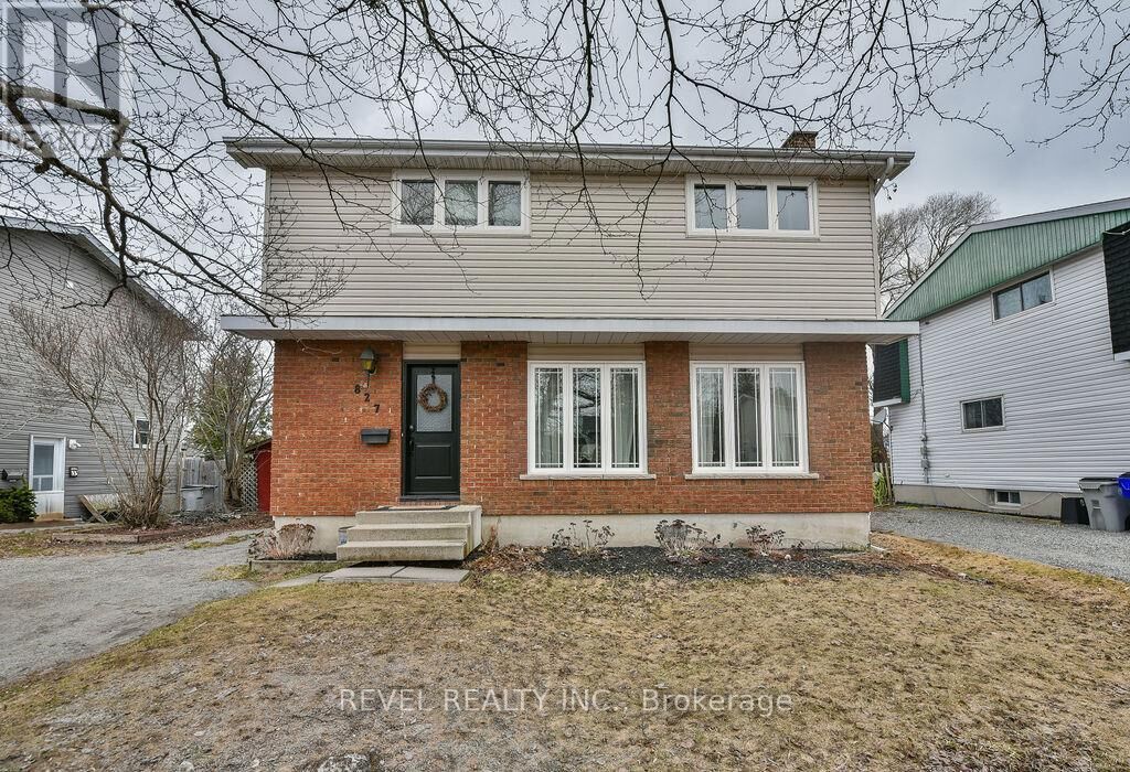 Property Photo:  827 Denise Street  ON P4N 7M5 