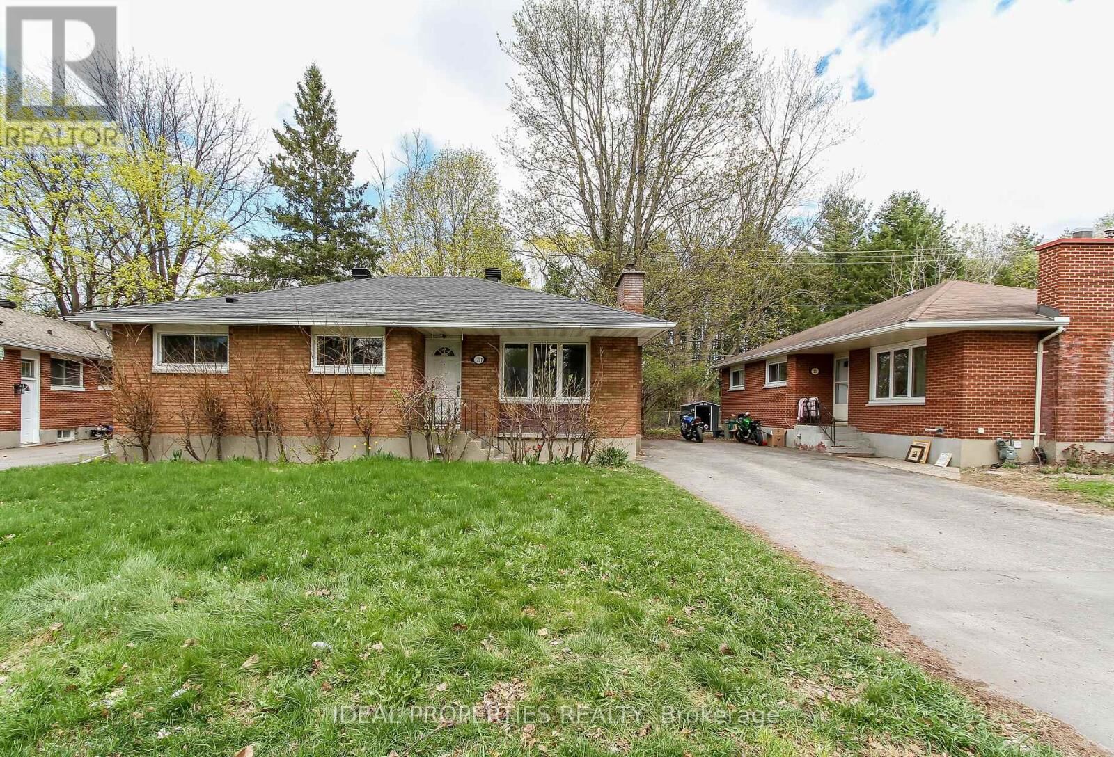 Property Photo:  1217 Parkway Drive  ON K2C 2W5 