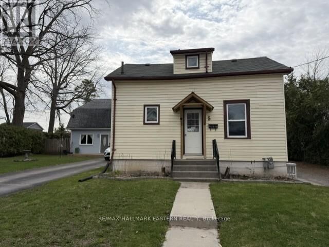 Property Photo:  5 George Street East  ON K9V 1W2 