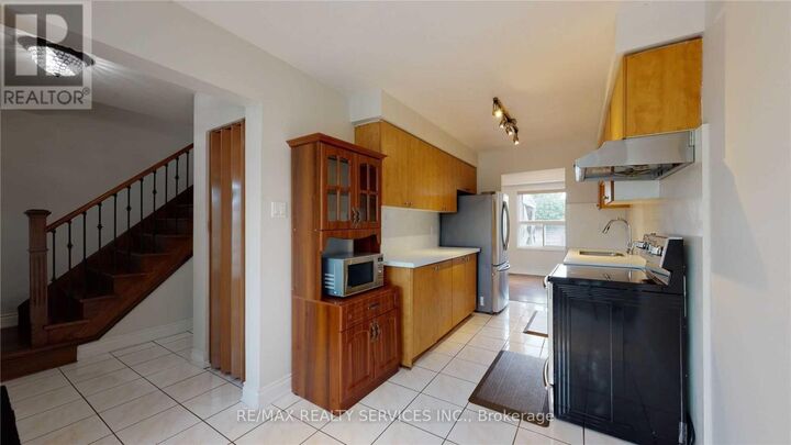 Property Photo:  44 Elmstead Court  ON L6Y 4C2 