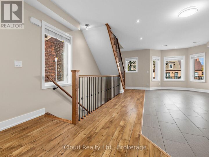 Property Photo:  1226 Lansdowne Avenue 2  ON M6H 3Z8 