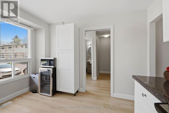Property Photo:  135 Belmont Drive 4  ON N6J 4J3 