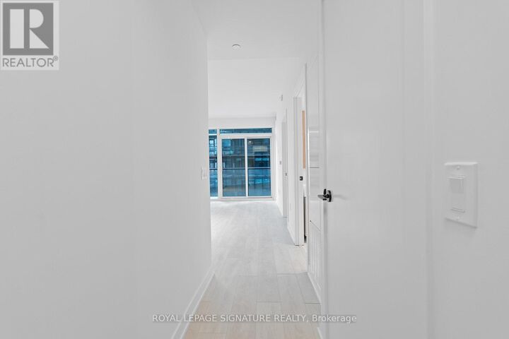 Property Photo:  117 Broadway Avenue 1613  ON M4P 1V3 