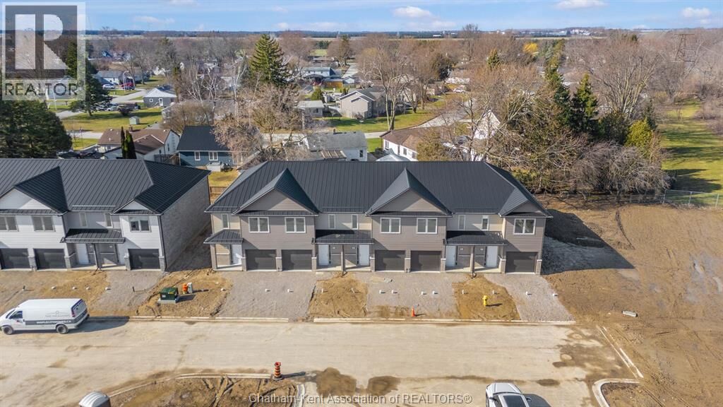 Property Photo:  35 Magnolia Lane  ON N7M 0W7 