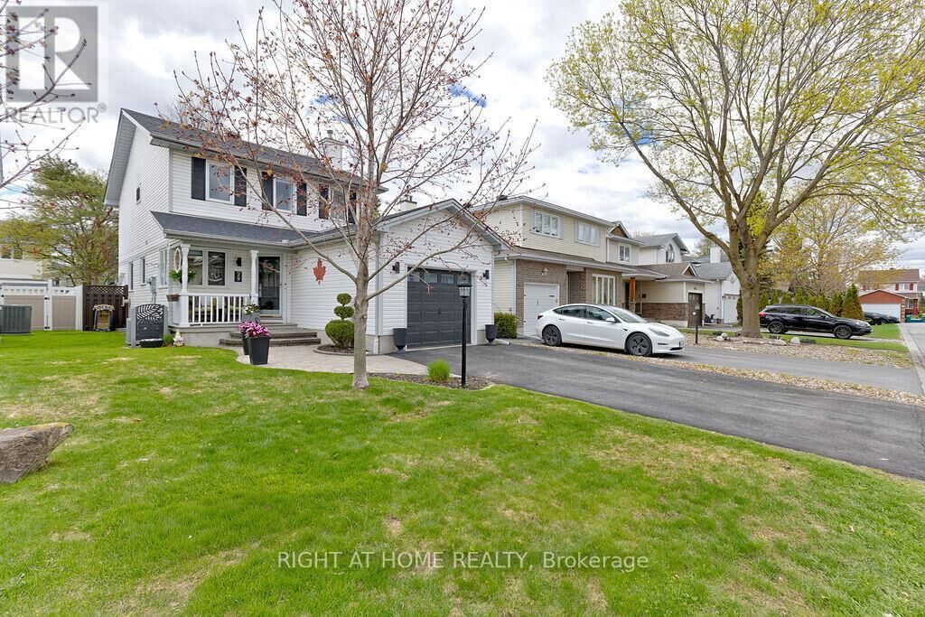 Property Photo:  29 Peacock Crescent  ON K2J 3P8 