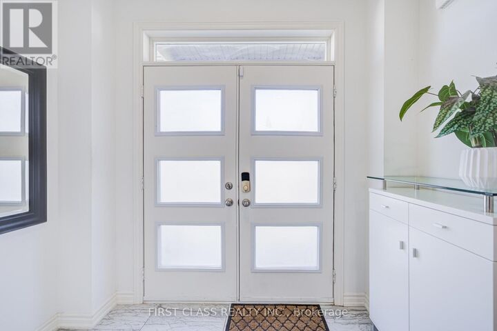 Property Photo:  77 Wesmina Avenue  ON L4A 4V7 