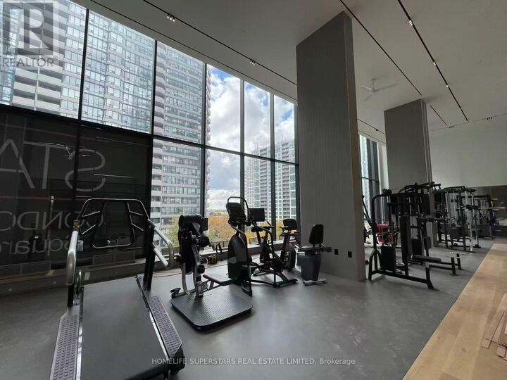 Property Photo:  395 Square One Drive 4702  ON L5B 0P6 