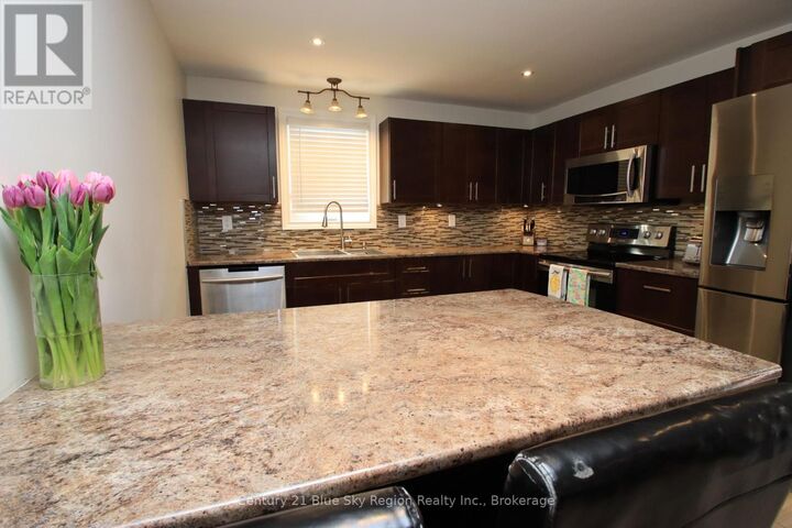 Property Photo:  127 Bennett Street  ON P1B 8X5 