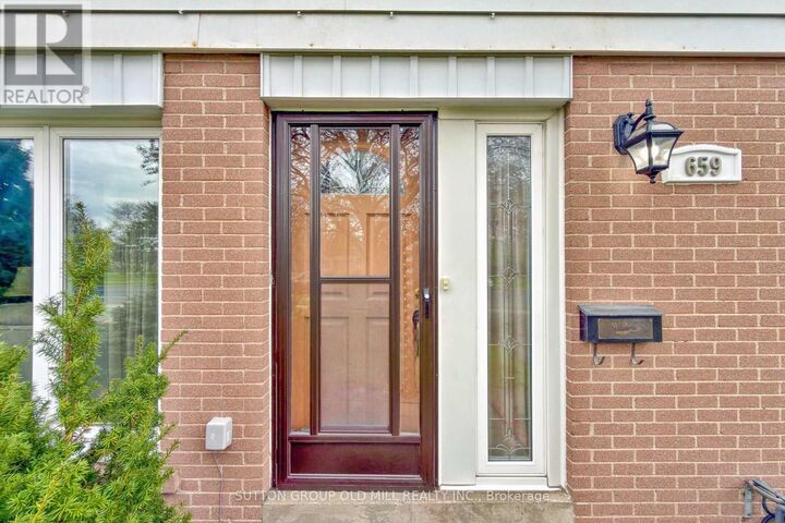 Property Photo:  659 Balmoral Drive  ON L6T 1W8 