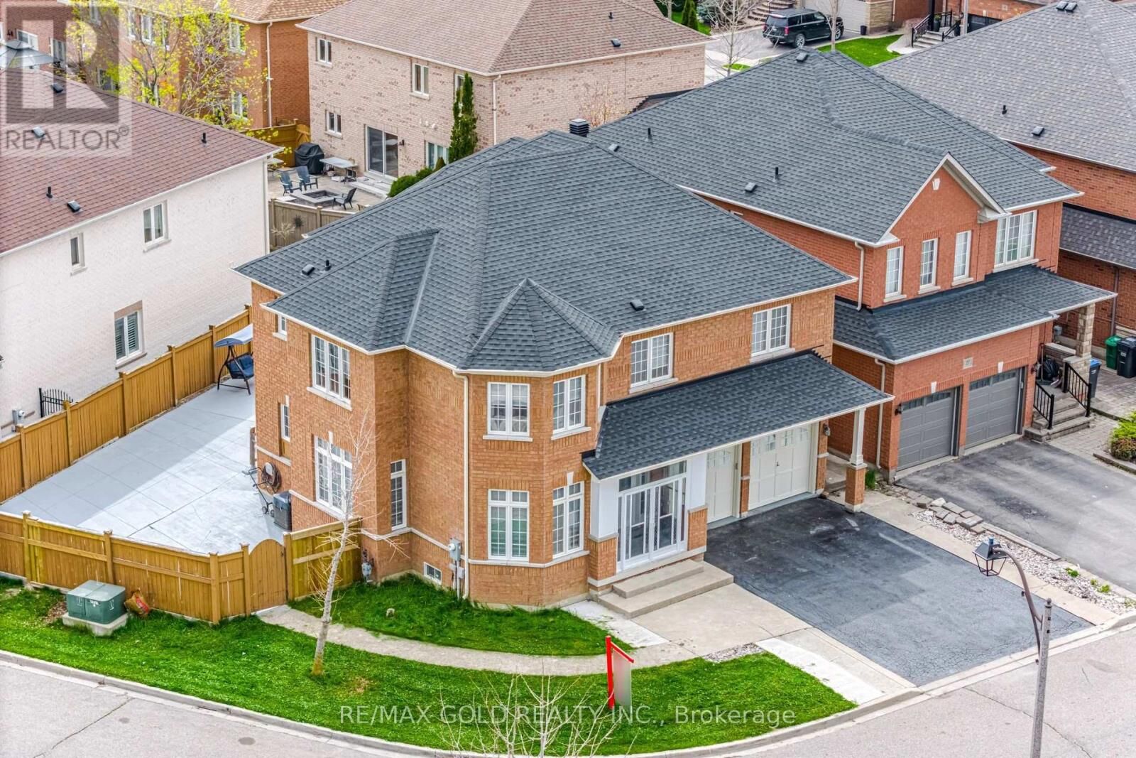 Property Photo:  29 Laurentide Crescent  ON L6P 1Y3 