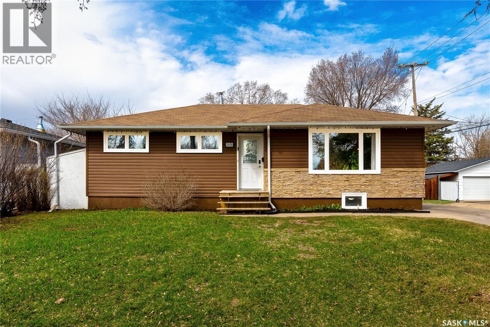 Property Photo:  2406 Irvine Avenue  SK S7J 2A8 