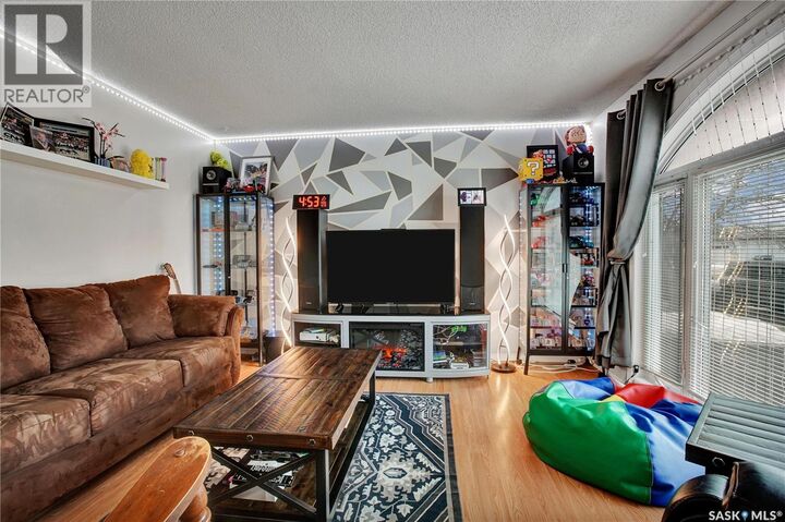 Property Photo:  226 Davies Road  SK S7K 7N1 