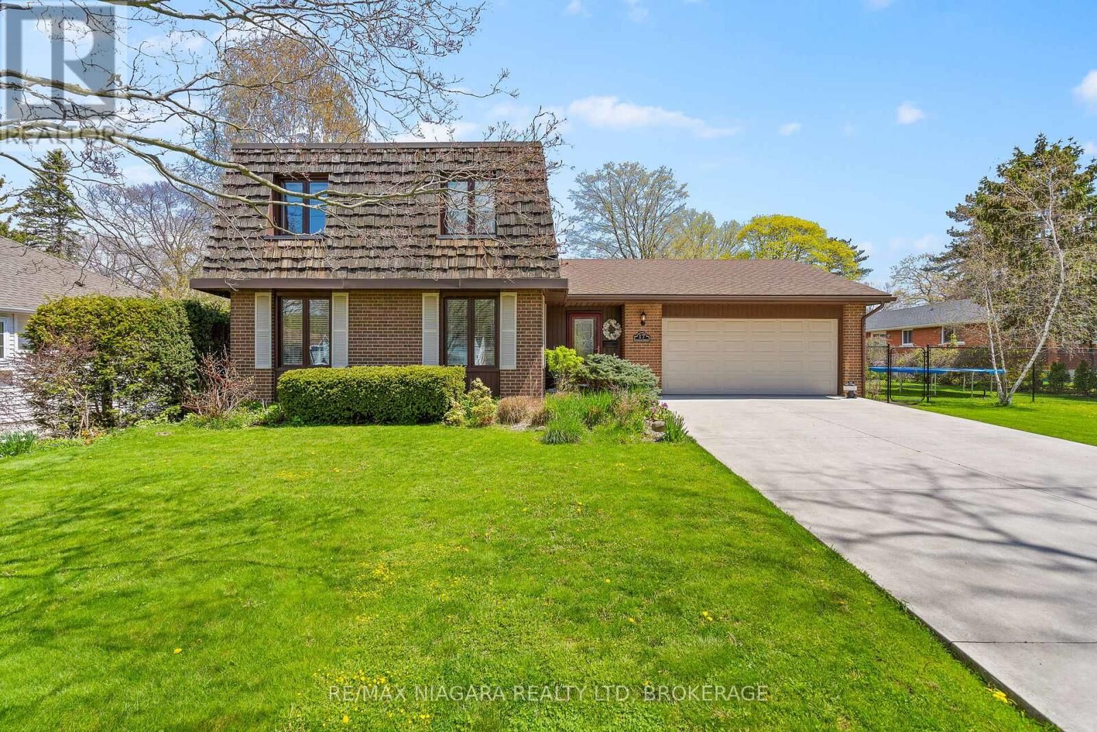 Property Photo:  17 Walnut Street  ON L3K 2T7 