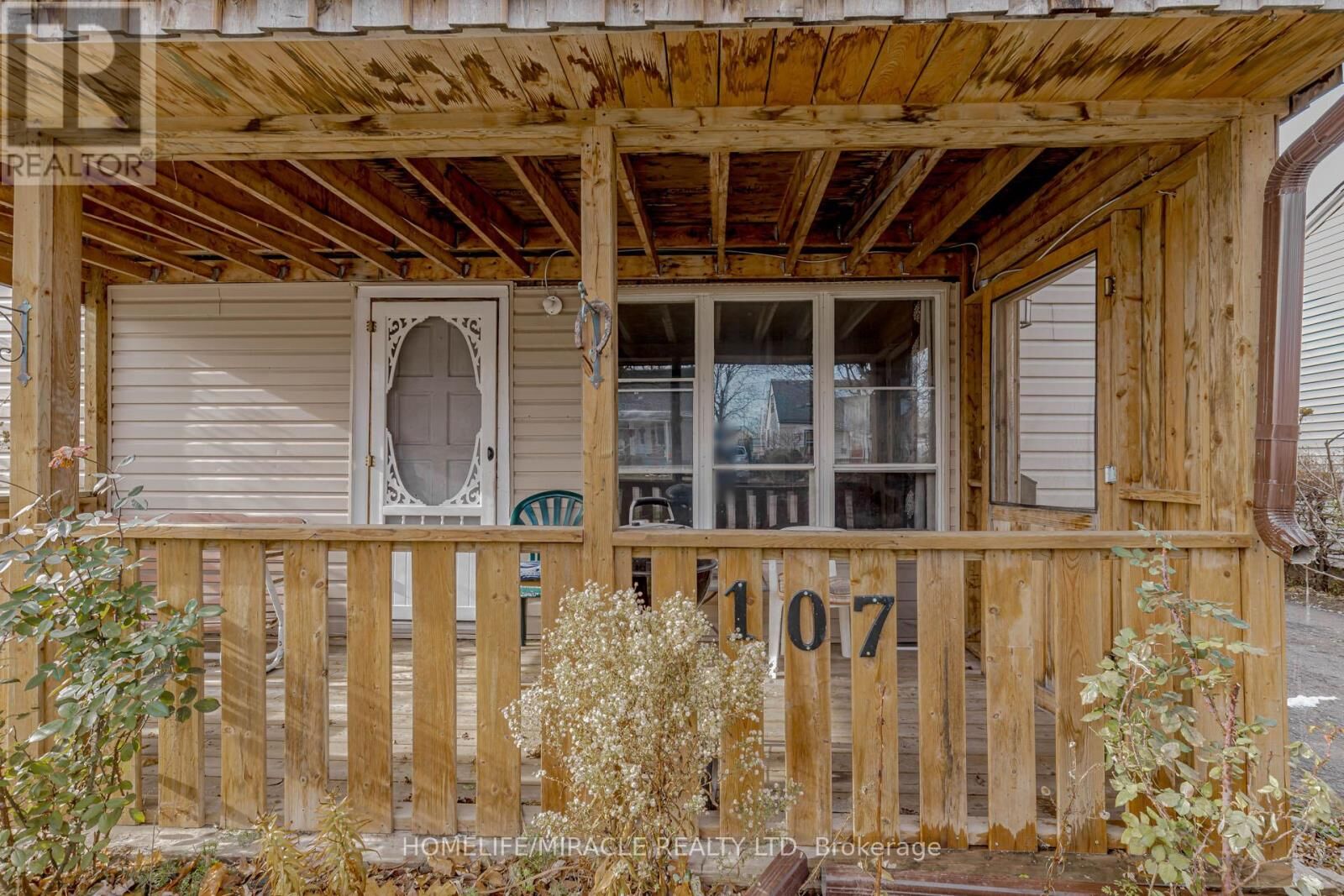 Property Photo:  107 Dover Road  ON L3B 2V1 