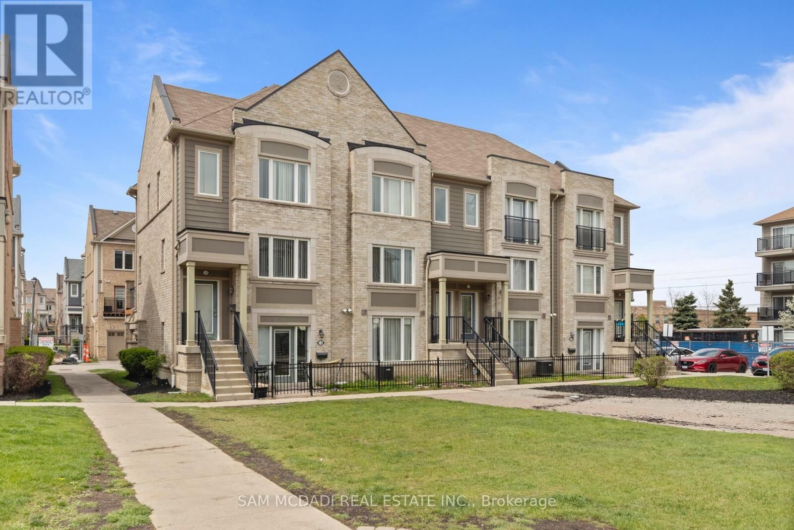 Property Photo:  3050 Erin Centre Boulevard 112  ON L5M 0P5 
