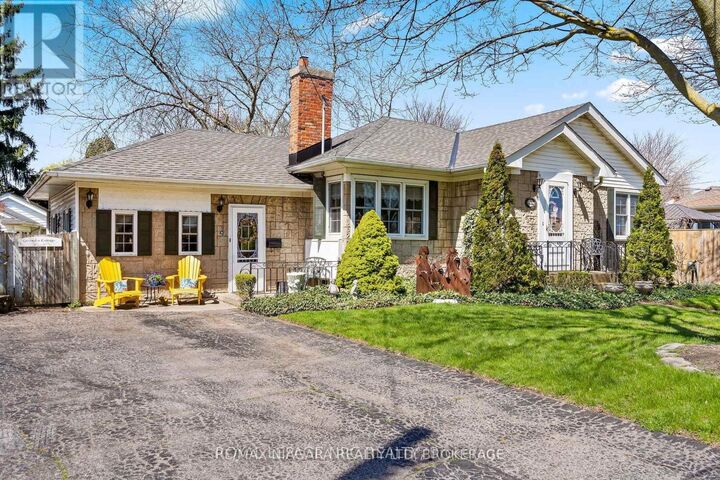 Property Photo: 39 Maplewood Drive Main ON L2M 3P1