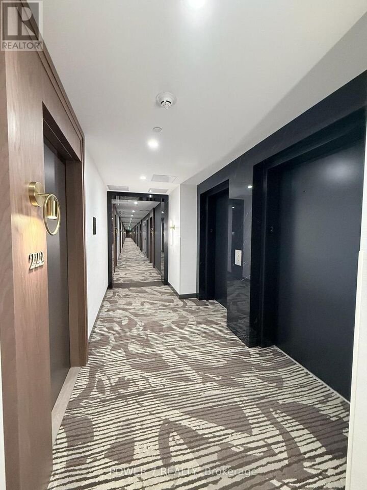 Property Photo:  6 Greenbriar Road 222  ON M2K 0H6 