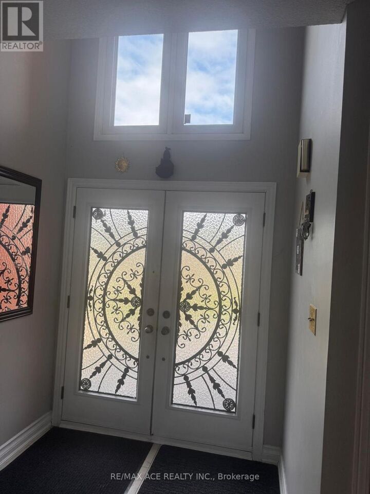Property Photo:  26 Brownridge Court North  ON L6W 4L4 