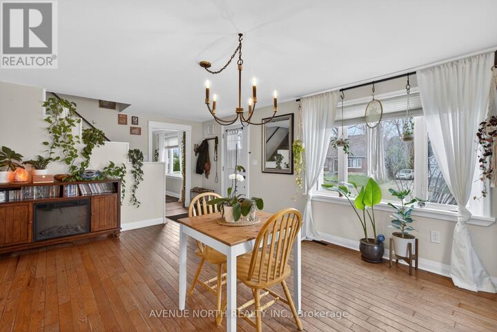 Property Photo:  587 Roy Street West  ON K8A 6R6 