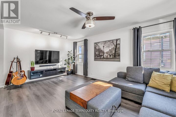 Property Photo:  5 Acorn Avenue  ON M9B 3P7 