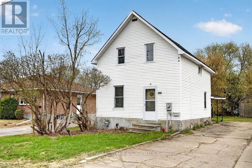 Property Photo:  503 Horace Street  ON K8A 4B7 