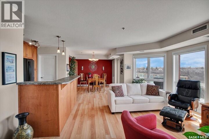 Property Photo:  909 902 Spadina Crescent E  SK S7K 0G8 